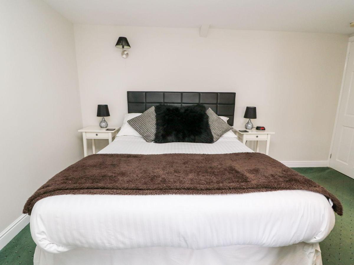 Triangle Inn Coachouse Rhayader Bagian luar foto