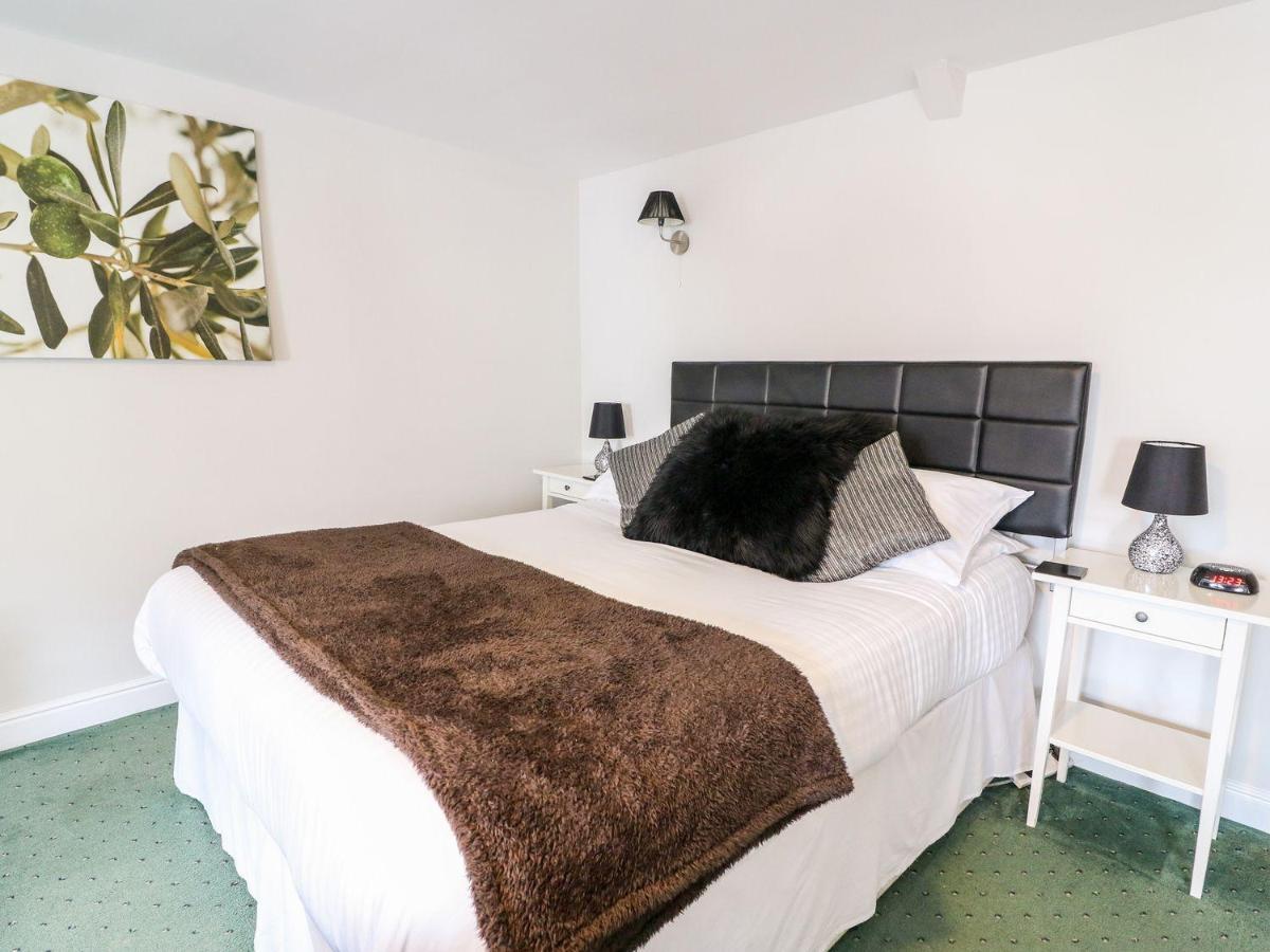 Triangle Inn Coachouse Rhayader Bagian luar foto