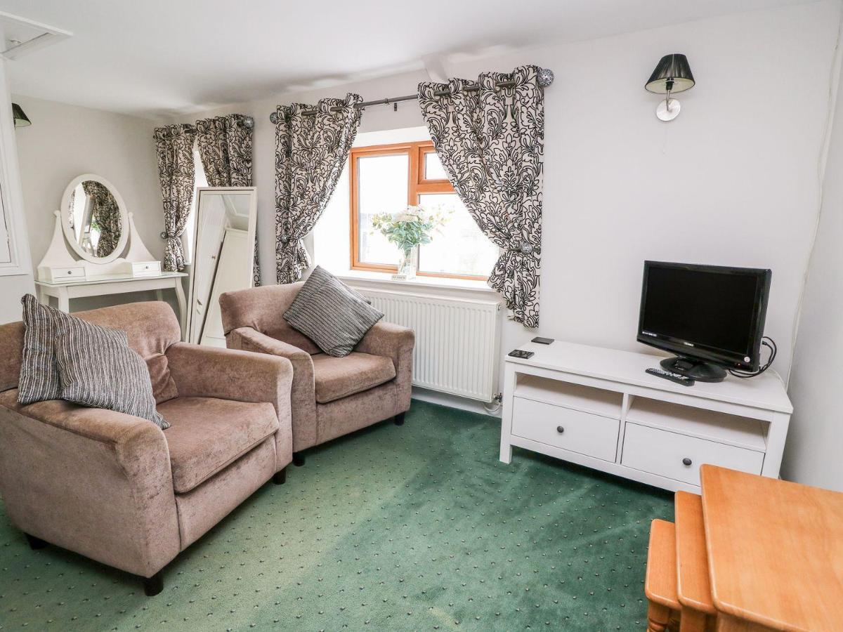 Triangle Inn Coachouse Rhayader Bagian luar foto
